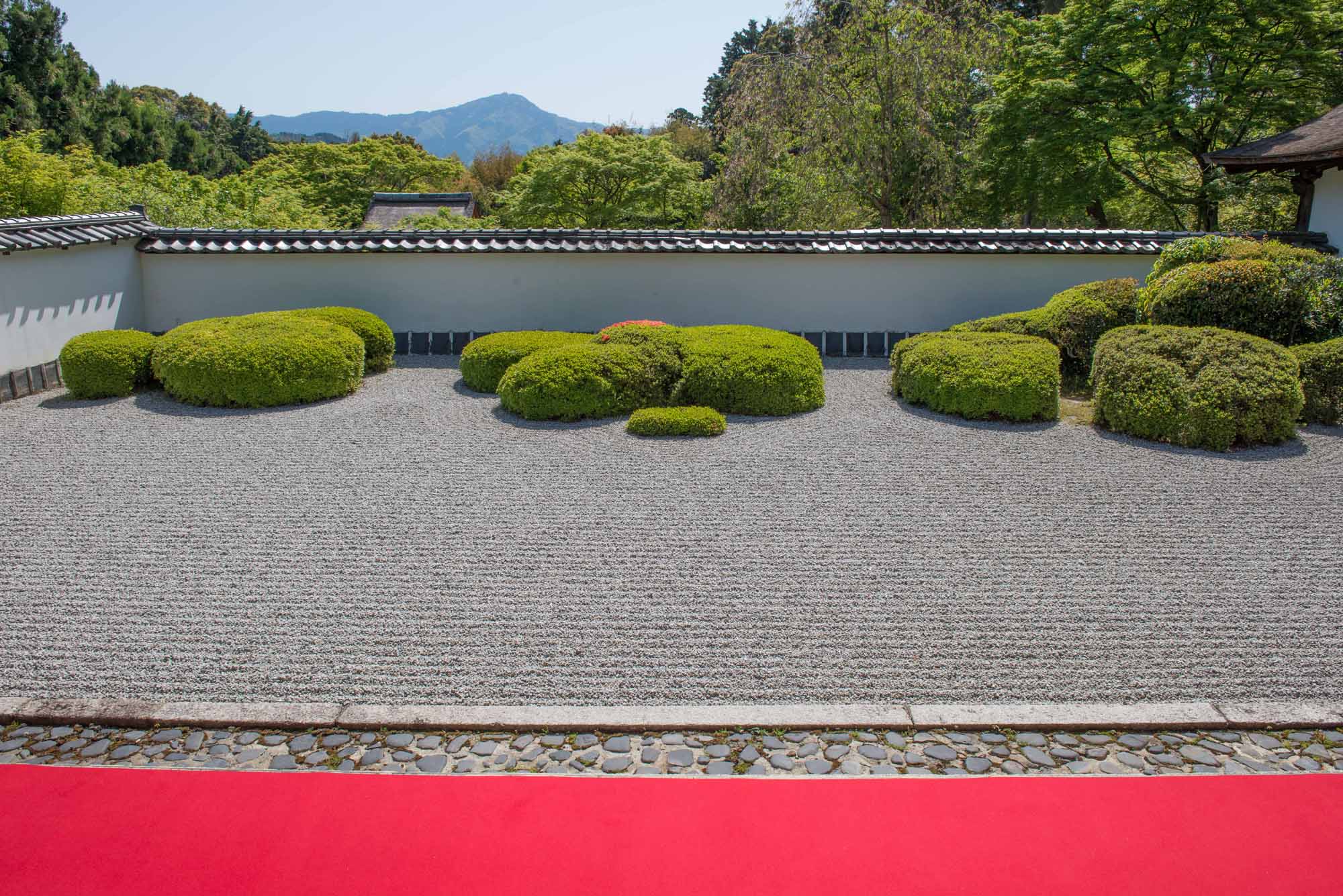 A dry landscape garden attached to Kyoto's Shodenji temple. | STEPHEN MANSFIELD