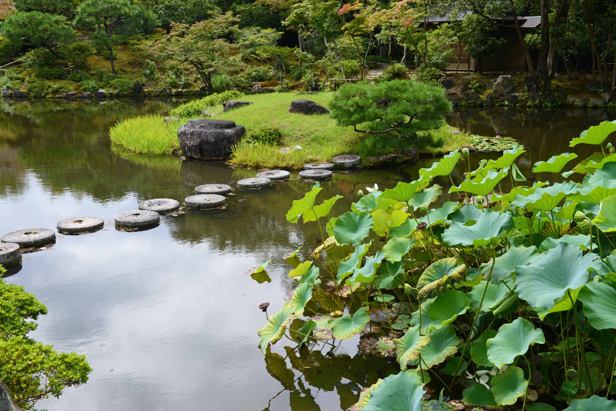 Mill stones are used as stepping stones in the stroll garden of Isuien in Nara. | STEPHEN MANSFIELD