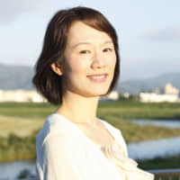 Keys to the story: Natsu Miyashita\'s \"The Forest of Wool and Steel\" draws on her love of music and her experiences living in the mountain village of Tomuraushi in Hokkaido. | YOSHIKA HORITA
