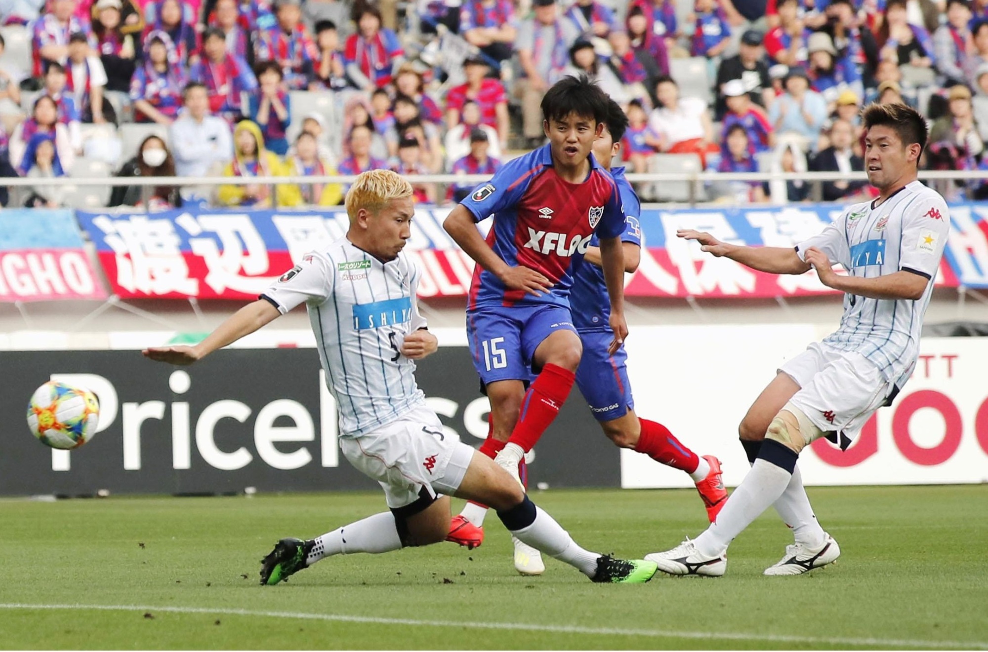 FC Tokyo's Takefusa Kubo scores against Consadole Sapporo in the second half on Saturday at Ajinomoto Stadium. | KYODO