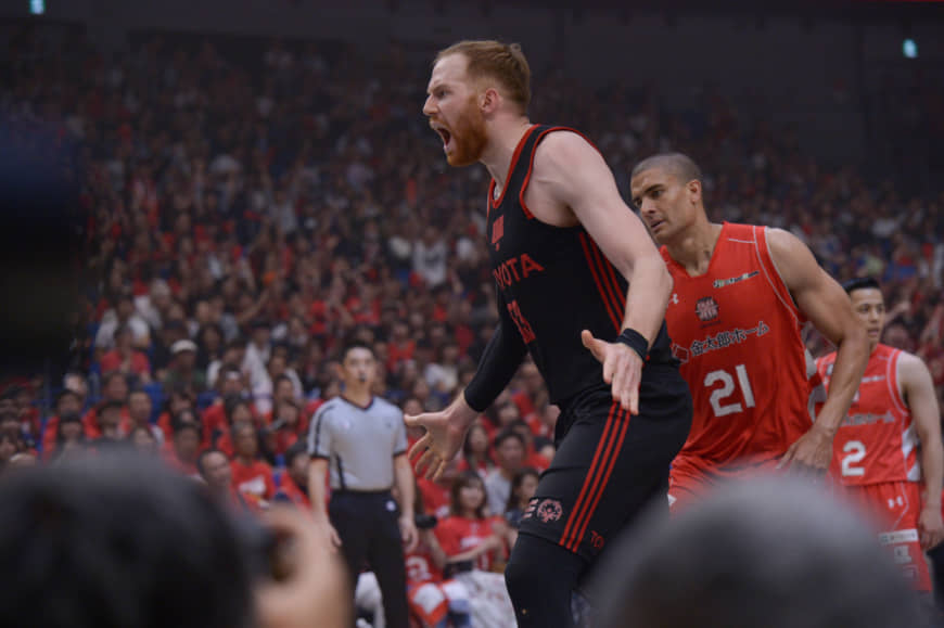 Alvark center Alex Kirk reacts after scoring an early basket against the Jets. | DAN ORLOWITZ