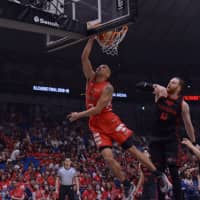 Chiba\'s Michael Parker dunks against the Alvark Tokyo in the B. League final on Saturday. | DAN ORLOWITZ