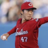 Carp hurler Sho Yamaguchi pitches against the Swallows on Thursday night at Jingu Stadium. Hiroshima hammered Tokyo Yakult, winning 13-0. | KYODO