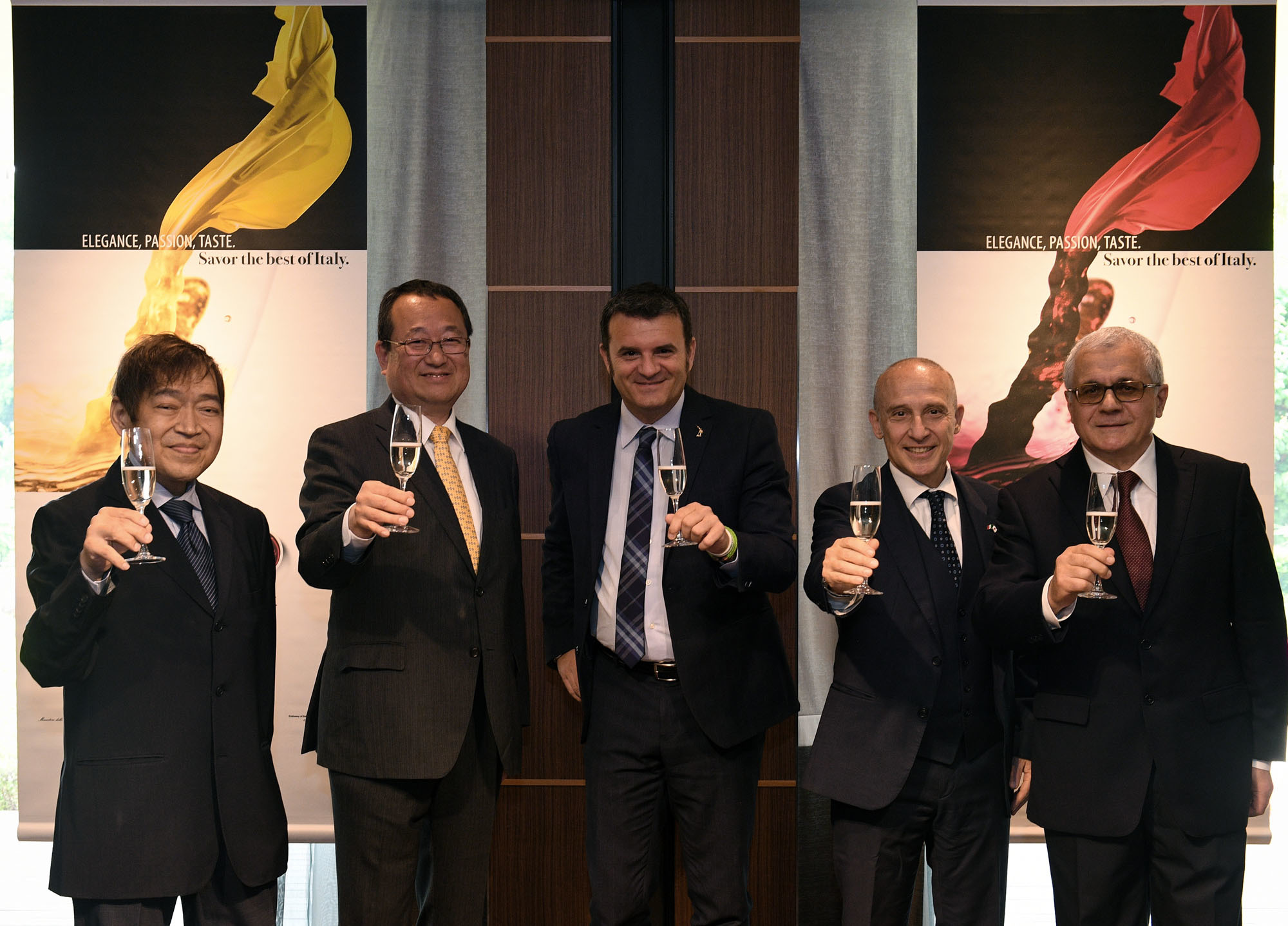 Italian Minister of Agricultural Food, Forestry and Tourism Policies Gian Marco Centinaio (center) poses with (from left) Director-sommelier of Vino Della Pace Kazuo Naito, wine journalist Isao Miyajima, Italian Ambassador Giorgio Starace and Head of the Trade Promotion Section at the Italian Embassy Aristide Martellini at the launch of an event titled 