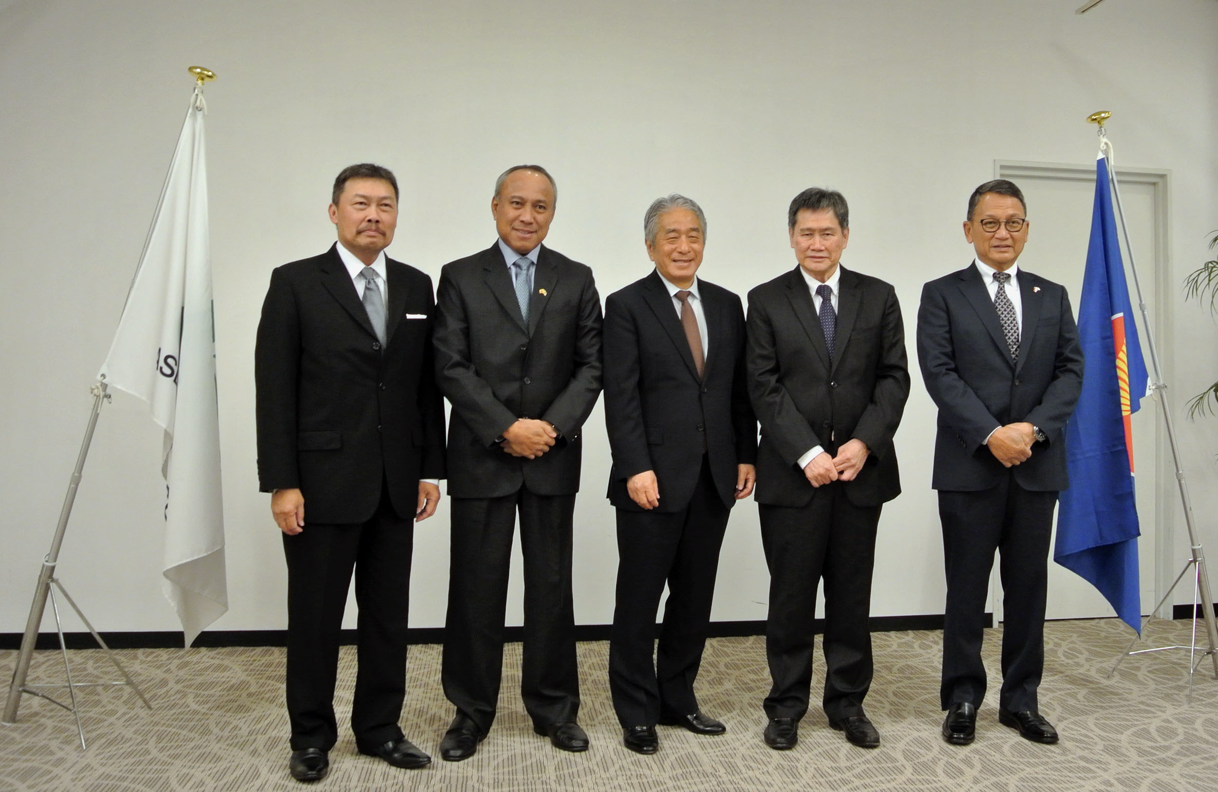 Left to right: Malaysia Ambassador to Japan Dato Kennedy Jawan; Brunei Darussalam Ambassador to Japan Haji Shahbudin Haji Musa; Secretary-General of ASEAN-Japan Centre Masataka Fujita; Secretary-General of ASEAN Dato Lim Jock Hoi; and Indonesian Ambassador to Japan Arifin Tasrif, during a media conference for the ASEAN update lecture 