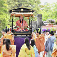 Re-enactors wearing Heian Era costumes depart from Kyoto Imperial Palace in the nation\'s ancient capital Wednesday during the annual Aoi Festival. Some 16,000 spectators watched the parade, which comprised around 500 people in costumes as well as 40 oxen and horses. | KYODO