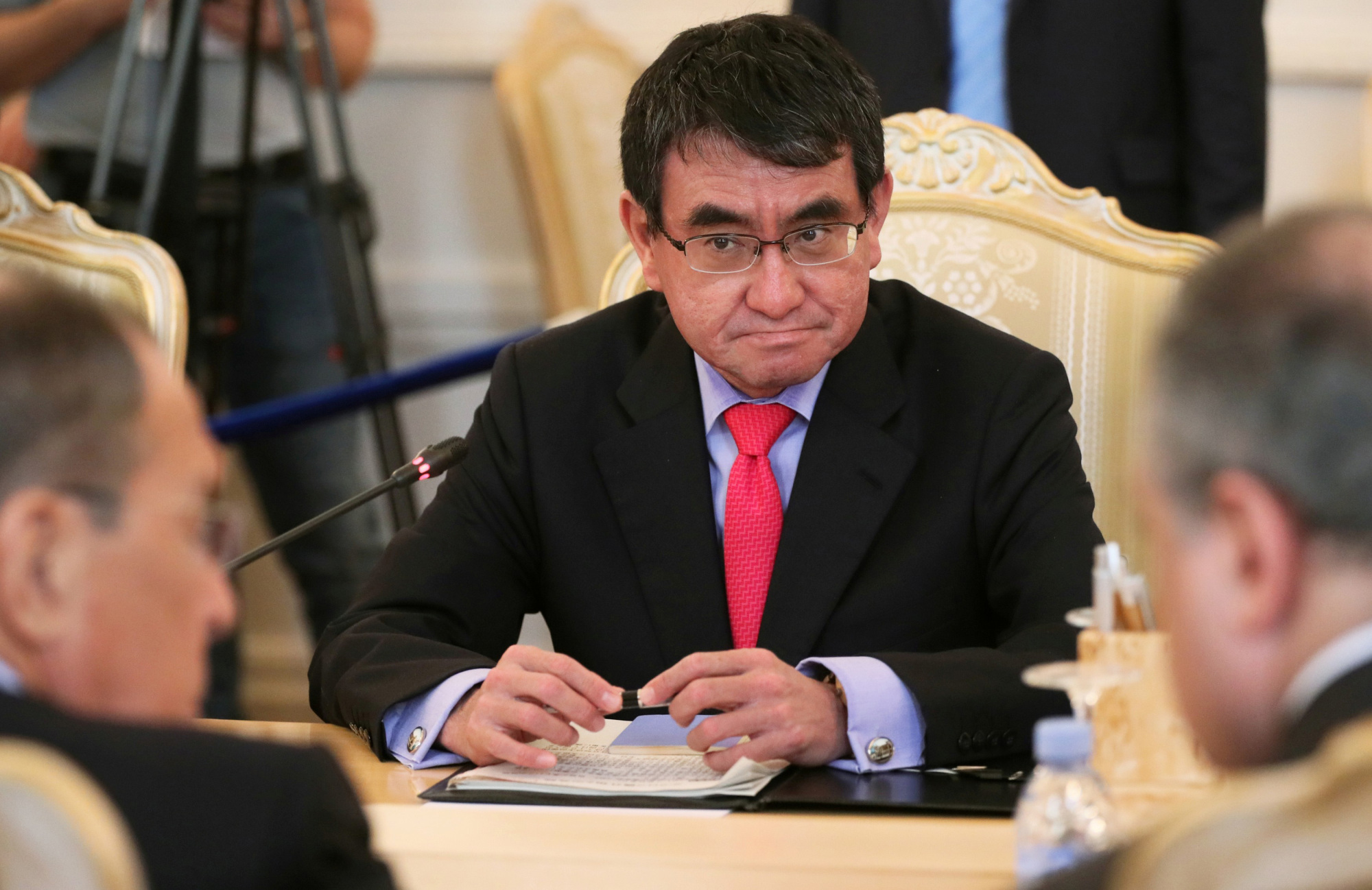 Foreign Minister Taro Kono has warned the two candidates vying to replace Prime Minister Theresa May that a no-deal Brexit would be disruptive for Japanese firms that have invested in the U.K. | REUTERS