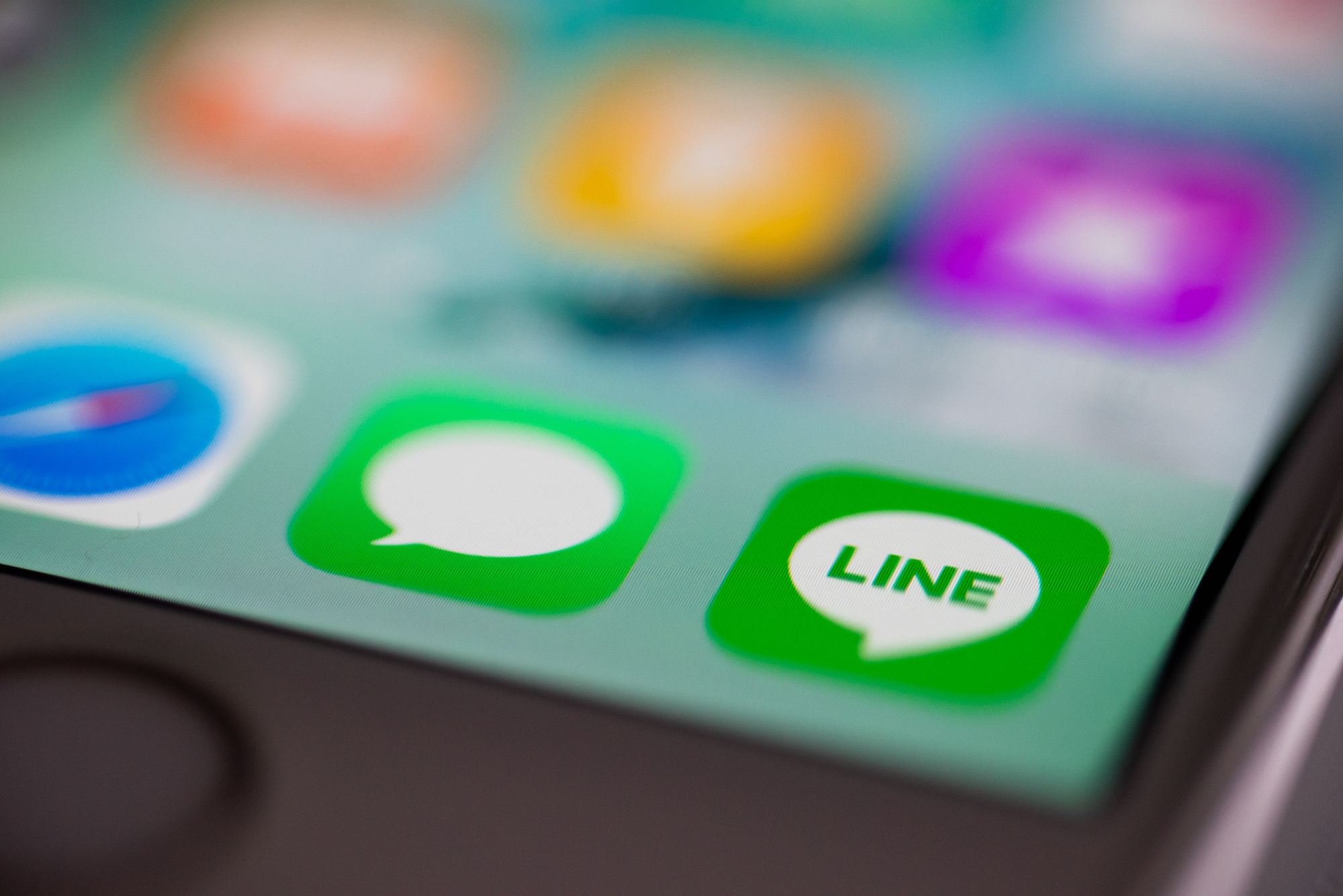 Line Corp. is launching new services, from credit scoring to an AI-powered robot receptionist, as it tries to move away from an advertising-reliant business model. | BLOOMBERG