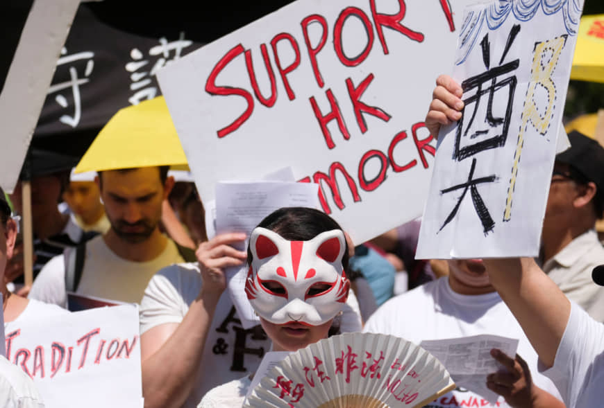 Protesters march in Los Angeles on Sunday during a demonstration to protest against the extradition law proposed by Hong Kong's pro-Beijing government. | AFP-JIJI