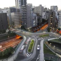 An intersection of the Metropolitan Expressway in Tokyo\'s Chuo Ward in July last year | KYODO
