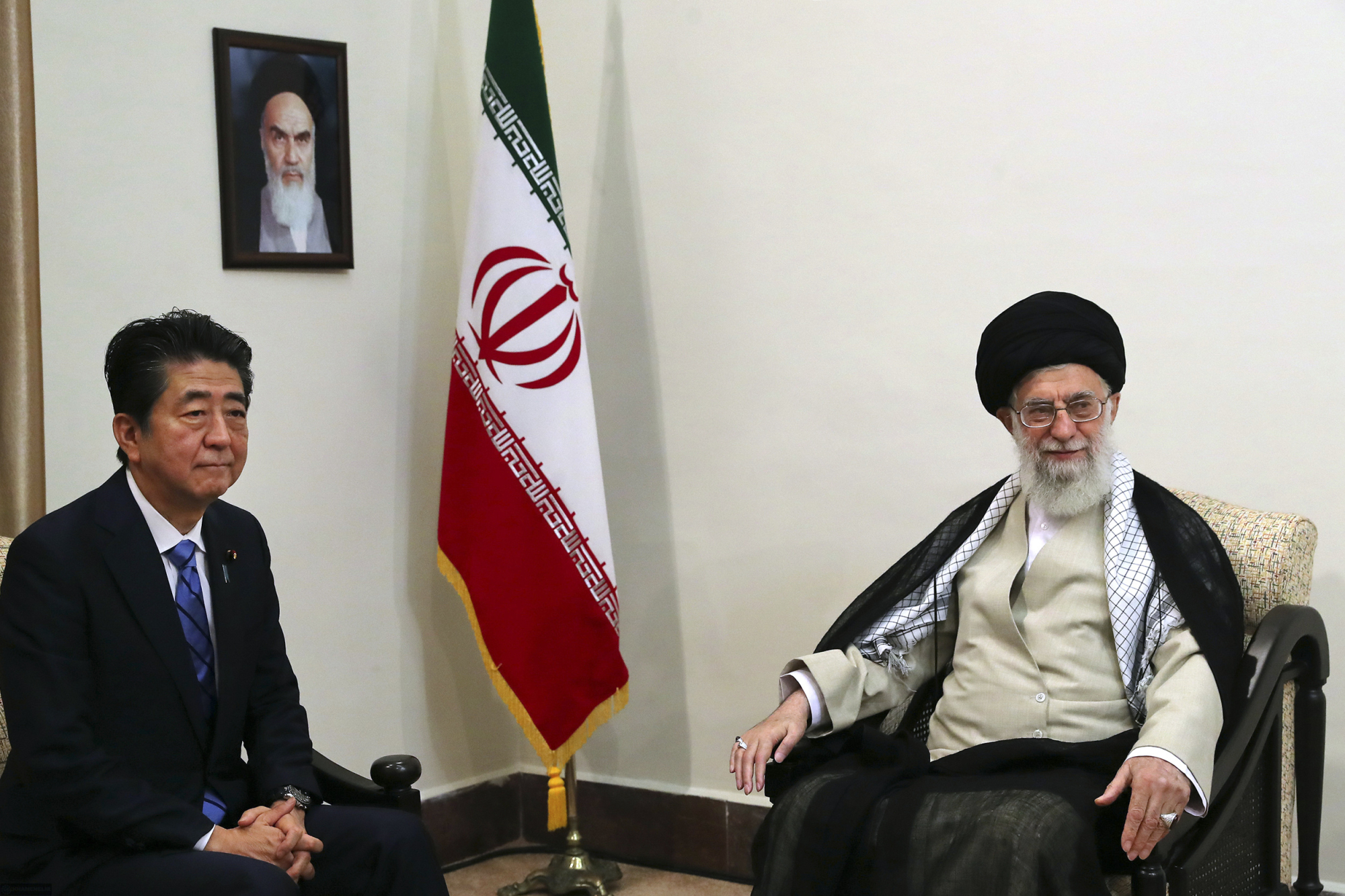 Prime Minister Shinzo Abe meets with Ayatollah Ali Khamenei, Iran's supreme leader, in Tehran on Thursday. A portrait of the late Iranian revolutionary founder, Ayatollah Khomeini, hangs on the wall. | AP