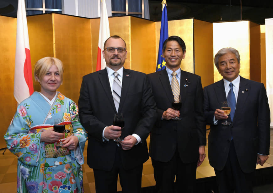 Polish Ambassador Jacek Izydorczyk (second from left) and his wife, Magdalena (left), welcome Parliamentary Vice-Minister for Foreign Affairs Kenji Yamada (second from right) and Chairman of  the Japan-Poland Parliamentary Friendship Association Hirofumi Nakasone during a reception to celebrate the 100th anniversary of diplomatic relations between Poland and Japan and Poland's national day at Hotel New Otani on May 23. | YOSHIAKI MIURA