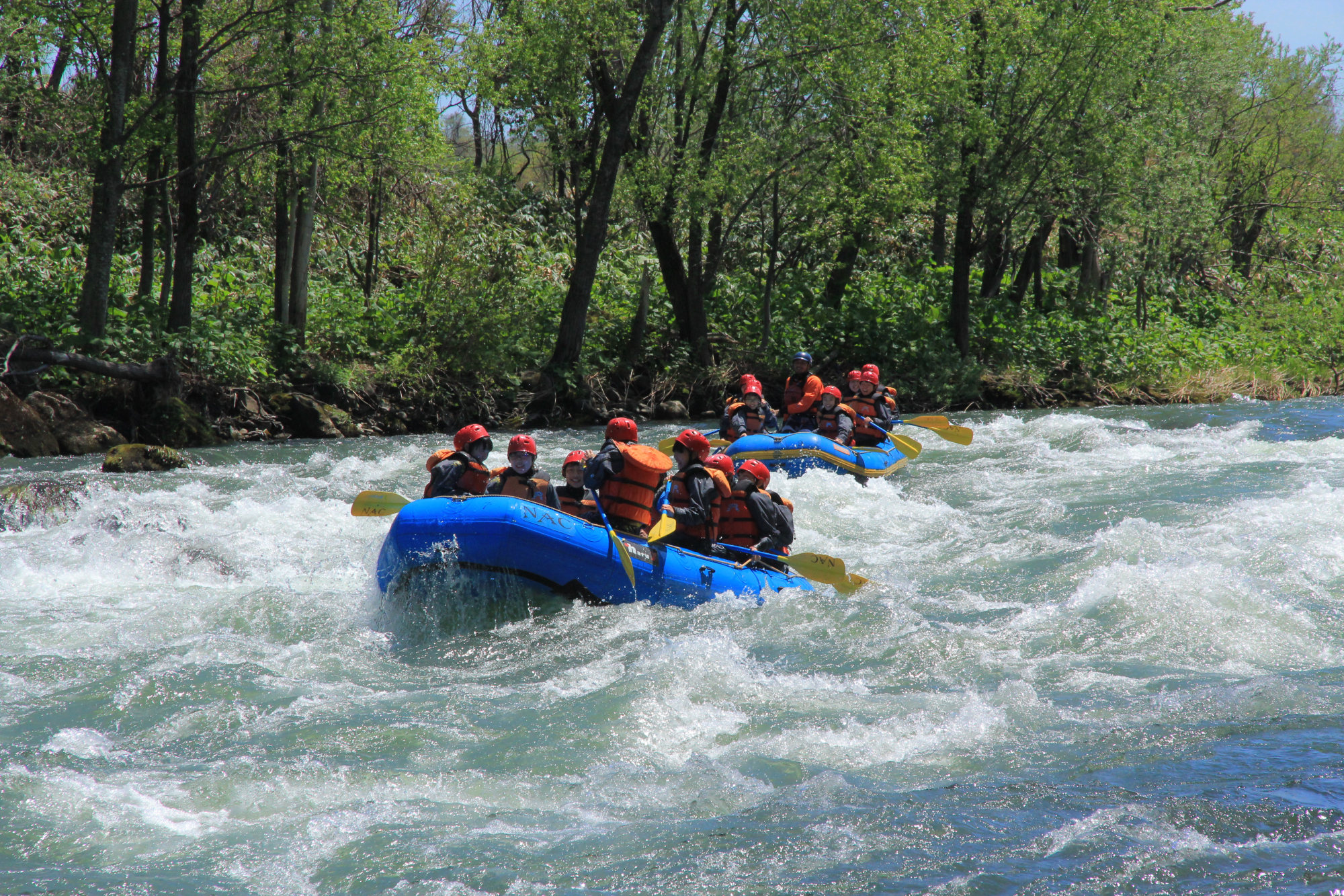 Niseko is known for its canoeing, paddle boarding, rafting and kayaking experiences. | NISEKO TOURISM