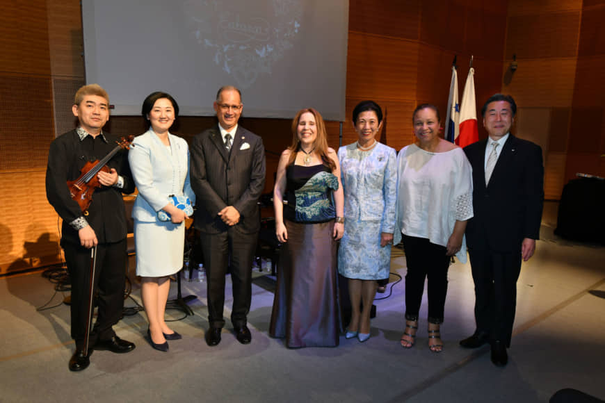 At the '2019 Japan Concert of Patricia Vlieg,' Panamanian singer Patricia Vlieg (center) poses with (from left) Japanese violinist Takayuki Oshikane, Ayana Hatada Diaz, Panamanian Ambassador Ritter Diaz, Princess Takamado, Panamanian guitarist Vilma Esquivel and Min-On Association President Kazuto Ito to celebrate Panama City's 500th anniversary at the Museum Hall of the Min-on Music Museum on May 23. | COURTESY OF THE PANAMA EMBASSY