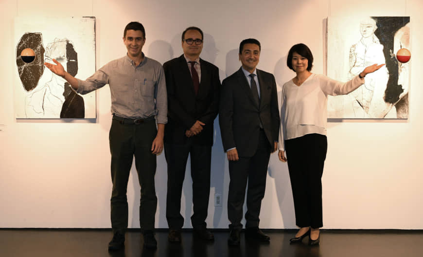 Paraguayan artist Rafael Gross-Brown’s ‘‘Sumergido en Setouchi’’ art exhibition was shown at the Instituto Cervantes de Tokio from May 30 to June 11. The pieces were the product of Gross-Brown’s five-week stay in Onomichi, Hiroshima Prefecture. On June 6, art program coordinator Juan Felipe Botero (far left) visited the exhibition with (from second from left) Instituto Cervantes de Tokio Director Victor Ugarte, Paraguayan Ambassador Raul Florentin-Antola and Japan Times Chairperson Minako Suematsu. | YOSHIAKI MIURA