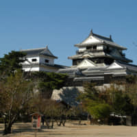 Visiting Matsuyama Castle and a soak in the nearby hot spring are popular activities for both tourists and locals. | © TEZUKA PRODUCTIONS