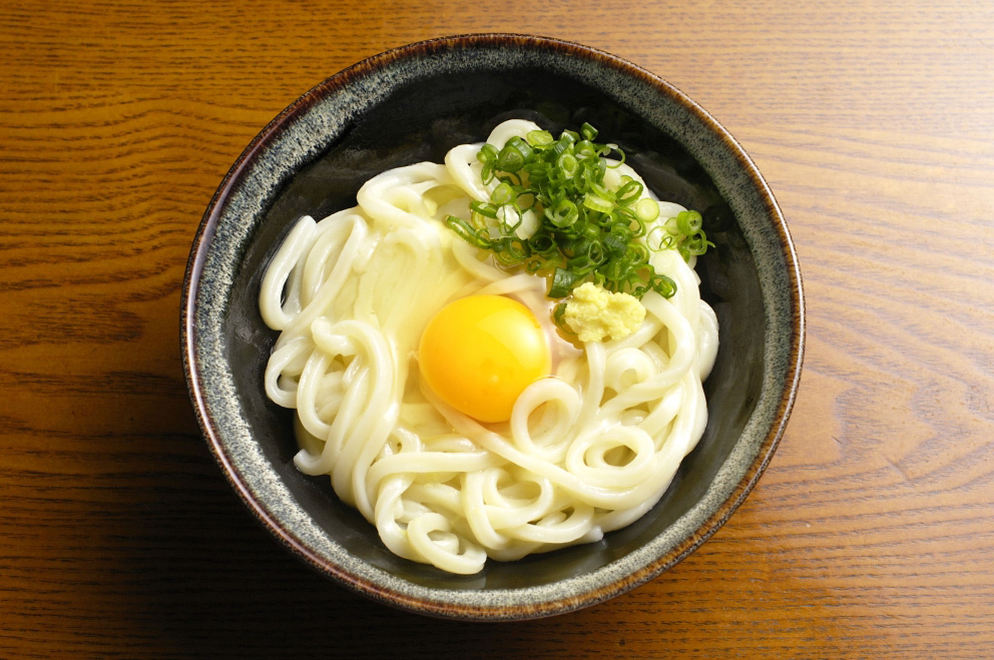 Sanuki udon (thick, white wheat noodles) is a specialty of Kagawa Prefecture.