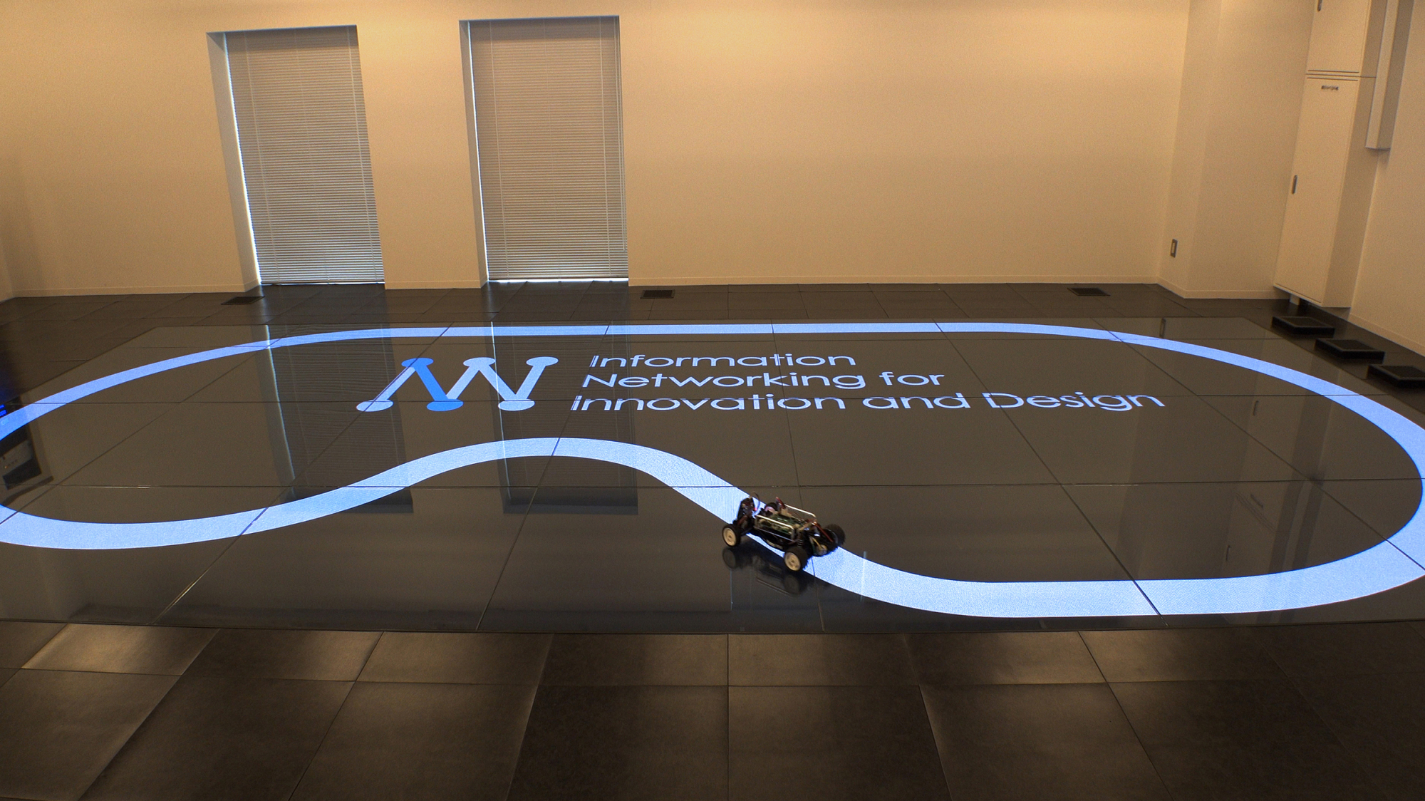 An automated miniature car demonstration at INIAD | TOYO UNIVERSITY