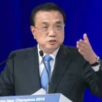 Chinese Premier Li Keqiang makes a speech on Wednesday at a World Economic Forum meeting in the northeastern Chinese port city of Dalian. | THE WORLD ECONOMIC FORUM / VIA KYODO