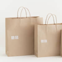 The paper shopping bags made from recycled paper and other eco-friendly materials that Uniqlo plans to introduce globally from September | FAST RETAILING CO. / VIA KYODO