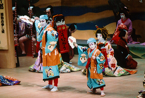 Like father, like son: As a boy, Ebizo performed kabuki alongside his father, Ichikawa Danjuro XII, in 'The Medicine Peddler' (1985). | © SHOCHIKU