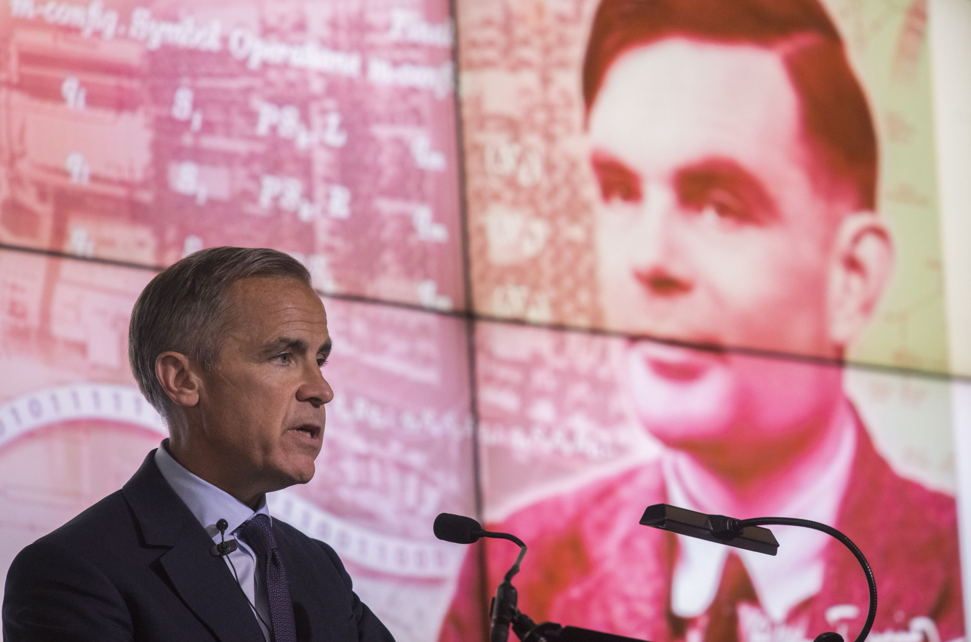 WWII codebreaker Alan Turing becomes 1st gay man on a British bank note