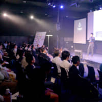 A student delivers a presentation at a business plan competition held in Nagoya in June. | CHUNICHI SHIMBUN