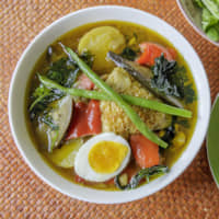 Veggies and spice and everything nice: According to legend, soup curry was invented when a customer at Ajanta, a restaurant in Sapporo, suggested combining the shop\'s yakuzen (medicinal Chinese) soup with curry. | MAKIKO ITOH