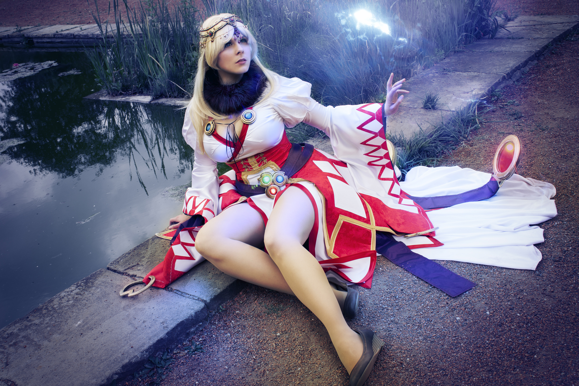 Cosplayer Eisbaerfussel constructs and poses in costumes to celebrate her curvy shape. | HIRAMI
