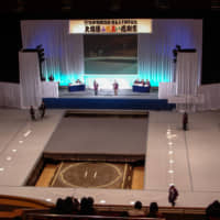 The Ryogoku Kokugikan dohyo is lowered underground during a \"Fan Appreciation Day\" event celebrating the Japan Sumo Association\'s 80th anniversary on Dec. 18, 2005. | JOHN GUNNING