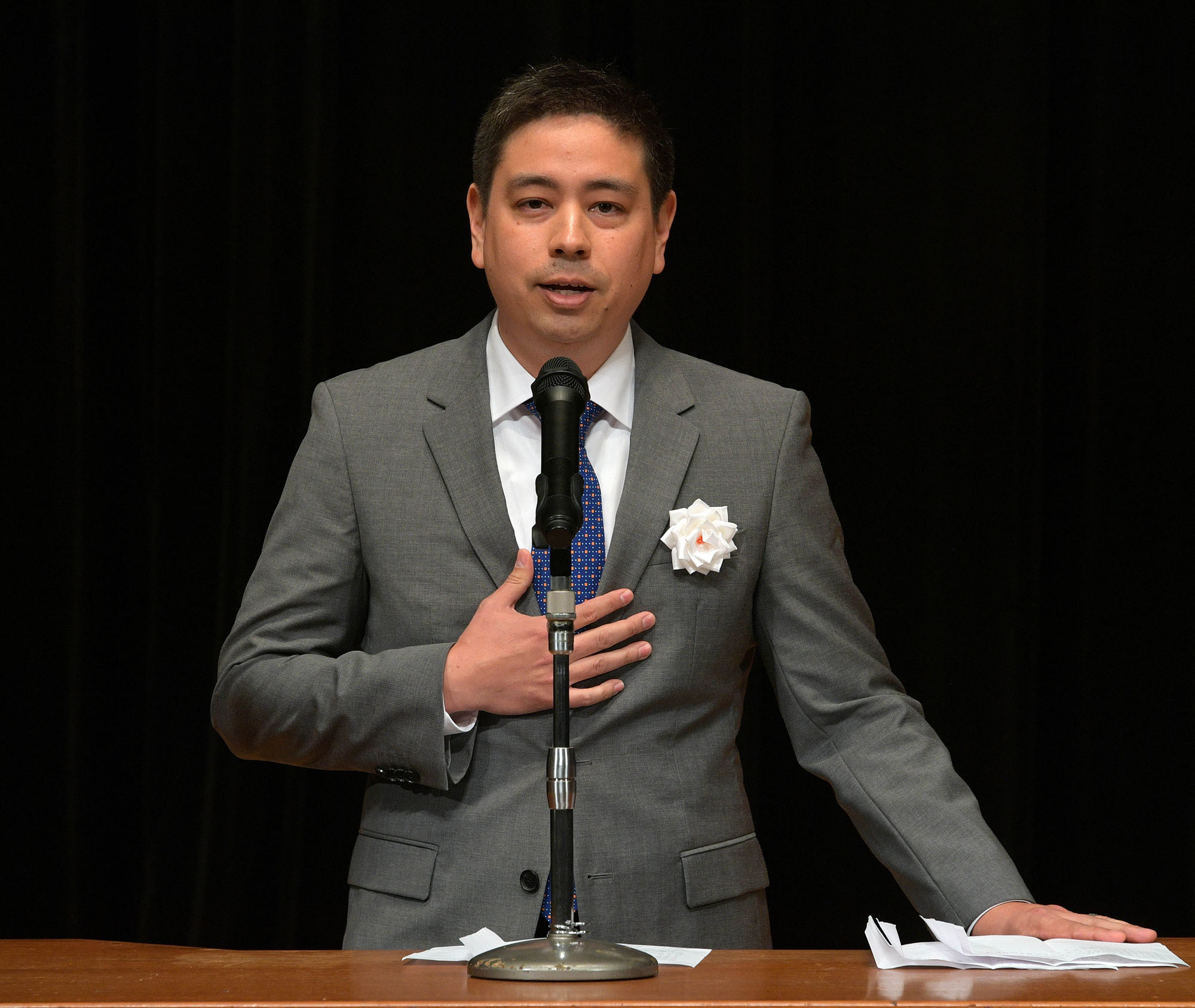 Jason Hackworth of the United States, winner of the Cultural Affairs Agency Prize, deliver speeches at the competition. |   YOSHIAKI MIURA