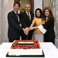 Egyptian Ambassador Ayman Kamel (second from left) and his wife, Ghada Youssef (far right), pose with Kenji Yamada, parliamentary vice-minister for foreign affairs (far left), and Kaori Kono, wife of Foreign Minister Taro Kono, during a cake-cutting ceremony to celebrate Egypt\'s national day at a reception at the ambassador\'s residence on      July 8. yoshiaki miura | YOSHIAKI MIURA