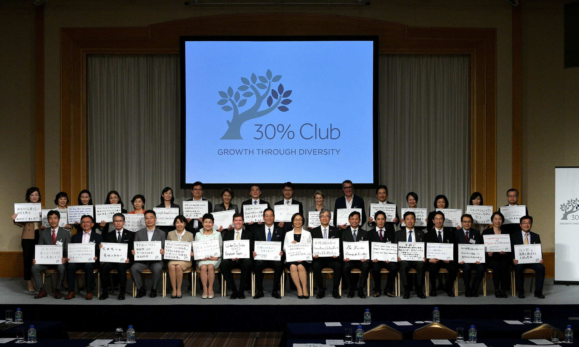 The six advisory board members and other participating member organizations of the 30% Club Japan pose at the Imperial Hotel, Tokyo on July 17. | YOSHIAKI MIURA
