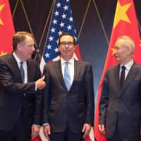 U.S. Trade Representative Robert Lighthizer (left) gestures toward U.S. Treasury Secretary Steven Mnuchin as he chats with Chinese Vice Premier Liu He at the Xijiao Conference Center in Shanghai on Wednesday. | AFP-JIJI