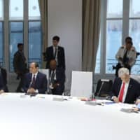The empty chair of U.S. Presisdent Donald Trump is seen as (from left) French President Emmanuel Macron, Egyptian President Abdel Fattah al-Sissi, Chile President Sebastian Piniera and German Chancellor Angela Merkel attend a work session focused on climate in Biarritz, southwest France, on Monday on the third and last day of the annual G7 Summit attended by the leaders of the world\'s seven richest democracies, Britain, Canada, France, Germany, Italy, Japan and the United States. | AFP-JIJI