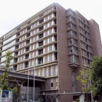 A South Korean man who was arrested on suspicion of theft last week fled Tokyo Metropolitan Police Hospital in Nakano Ward on Sunday, according to police. | KYODO