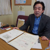 Tomomitsu Shibuya speaks about his experience as a lay judge 10 years ago. | KAHOKU SHIMPO