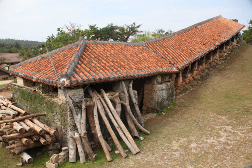 Bring on the heat: Omine and his sons share this nine-chambered climbing kiln, named the Yuntanza-gama, with potters from other studios in the village. | KENGO TARUMI