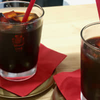 Ca phe: Iced Vietnamese coffee served at Meguro Ward\'s Che 333. | ROBBIE SWINNERTON