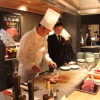 A chef cooks <em>teppanyaki</em> (iron grill cooking)-style premium Tottori Wagyu at Tottori Wagyu Daisen Fujiya Shinsaibashi Honten in Osaka on July 6. | MASAAKI KAMEDA