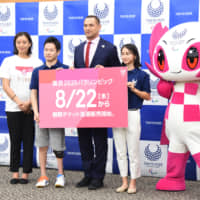 (From left) Olympic swimmer Hanae Ito, para table tennis player Koyo Iwabuchi, 400-meter para runner Sae Shigemoto and Tokyo 2020 sports director Koji Murofushi appear at a news conference promoting the launch of Tokyo 2020 Paralympic ticketing on Tuesday. | DAN ORLOWITZ