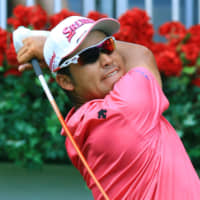 Hideki Matsuyama hits his tee shot on the first hole of the Tour Championship\'s first round on Thursday at East Lake Golf Club in Atlanta. | KYODO