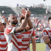 Michael Leitch (second from left) celebrates with his teammates after Japan\'s victory over Fiji in a Pacific Nations Cup match on Saturday in Kamaishi, Iwate Prefecture. | KYODO