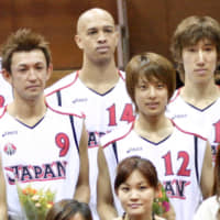 Takehiko Orimo (9) and Kei Igarashi (12) pose for photos at a Japan men\'s basketball team event at Yoyogi Gymnasium No. 2 in Tokyo in 2007. | KAZ NAGATSUKA