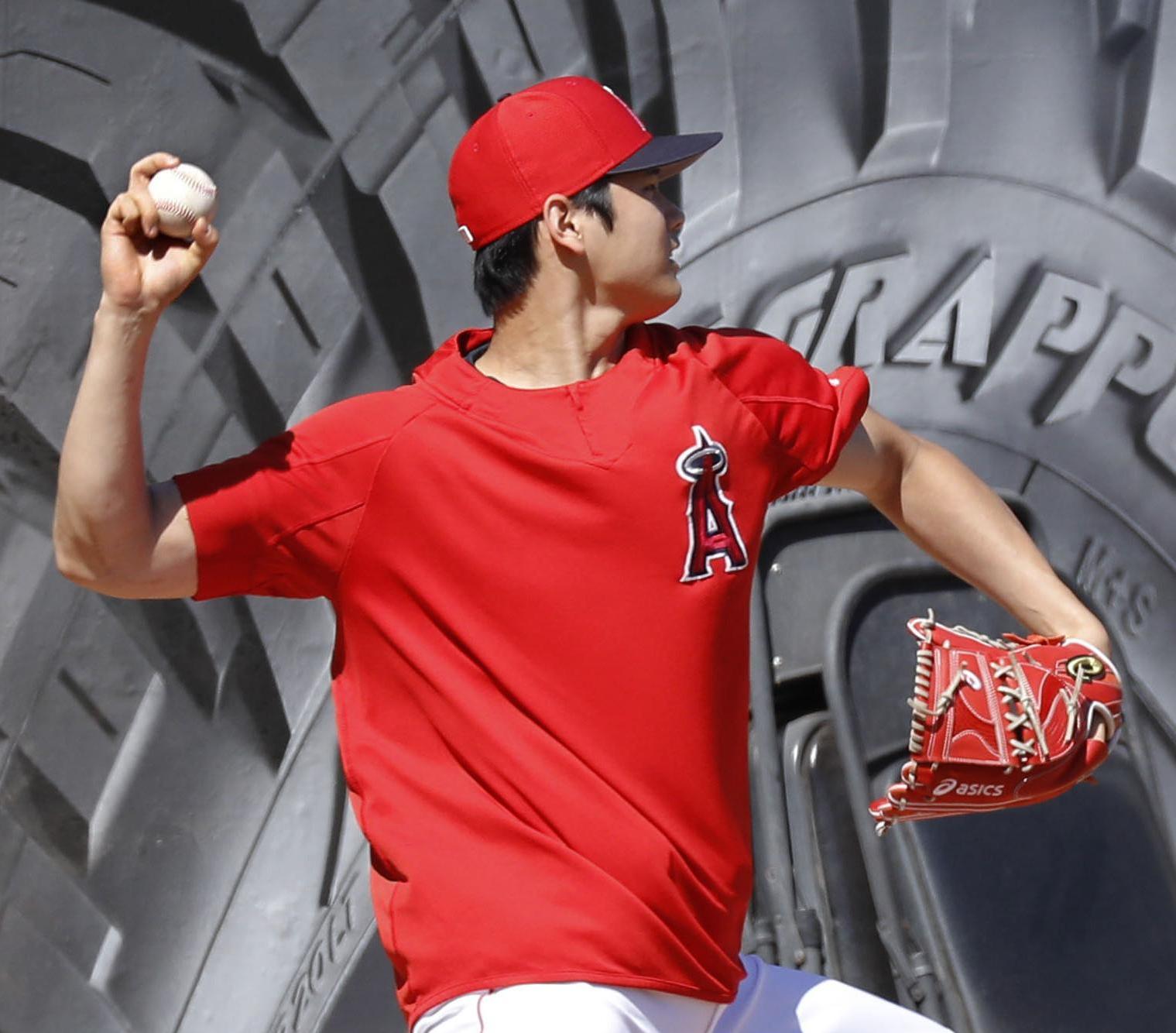 Shohei Ohtani throws curveballs for first time since Tommy John