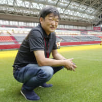 Hiroya Niimi, Vissel Kobe\'s ground manager, planted a hybrid turf pitch at Kobe Misaki Stadium in 2018. | KYODO