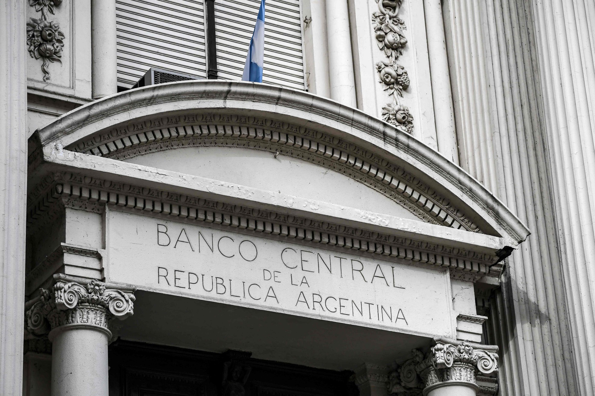 Argentina's Central Bank in Buenos Aires is seen Friday. The government of President Mauricio Macri on Sunday imposed foreign-exchange controls on Argentine exporters at the end of a week of financial uncertainty that saw a sharp drop in the value of the peso. Exporters were ordered to seek permission from the Central Bank of Argentina before purchasing foreign currency, according to a decree published in the Official Bulletin. | AFP-JIJI