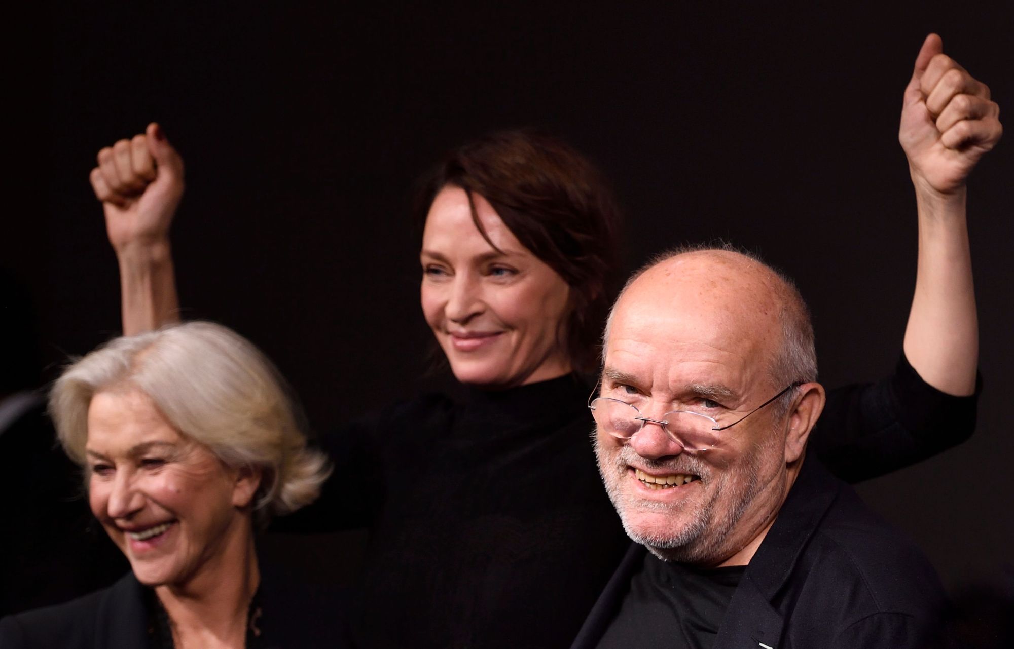 German photographer Peter Lindbergh, U.S. actress Uma Thurman (center) and British actress Helen Mirren pose during the presentation of the 2017 Pirelli calendar in Paris. Lindbergh, the German photographer credited with launching the careers of supermodels such as Naomi Campbell, Cindy Crawford and Linda Evangelista, has died aged 74, his family told AFP on Wednesday. | AFP-JIJI