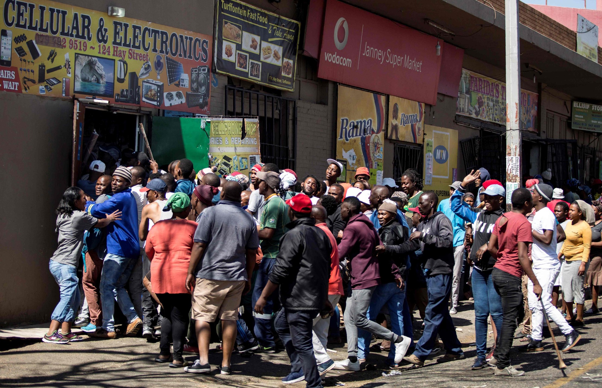 South African looters take items from an alleged foreign-owned shop during a riot in the Johannesburg suburb of Turffontein on Monday in a new wave of violence targeting foreign nationals. | AFP-JIJI