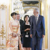 Princess Kako, niece of Emperor Naruhito, meets with Austrian President Alexander Van der Bellen in Vienna on Monday. | KYODO